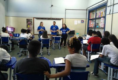 Voluntários da Ipiranga falam sobre preparação para o mercado de trabalho para jovens de escola municipal do Rio